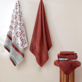 Modern Threads Floral Trail bath towel close-up shows durable weave and plush softness