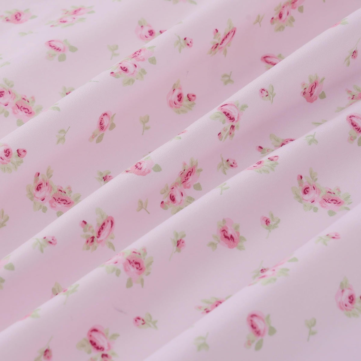 Modern Threads deep-pocket design prevents shifting for a wrinkle-free surface.