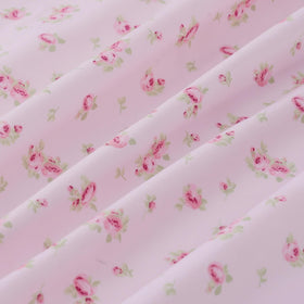 Modern Threads deep-pocket design prevents shifting for a wrinkle-free surface.