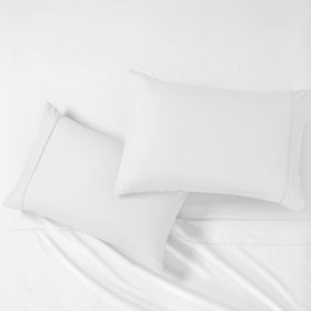 Modern Threads wrinkle-resistant finish preserves a crisp white appearance after washing.