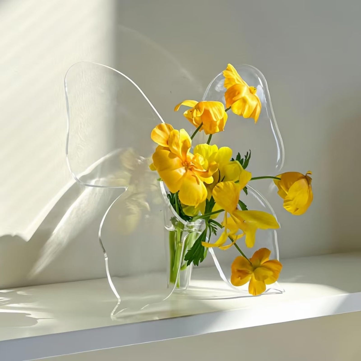 Mogayleo Art Deco vase with framed silhouette enhances table styling.