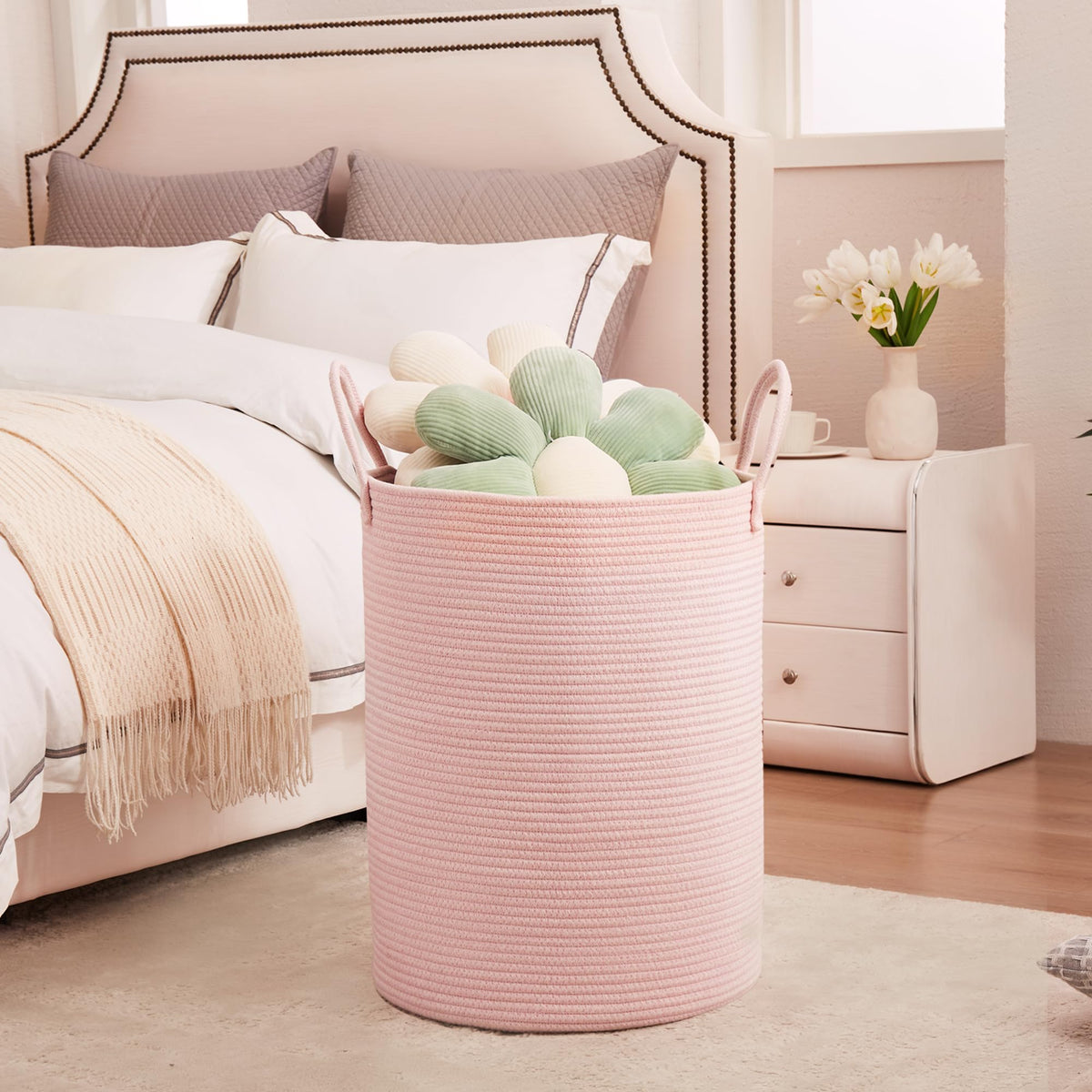 MOJOSCEND wide-open top facilitates quick drop-off of laundry.