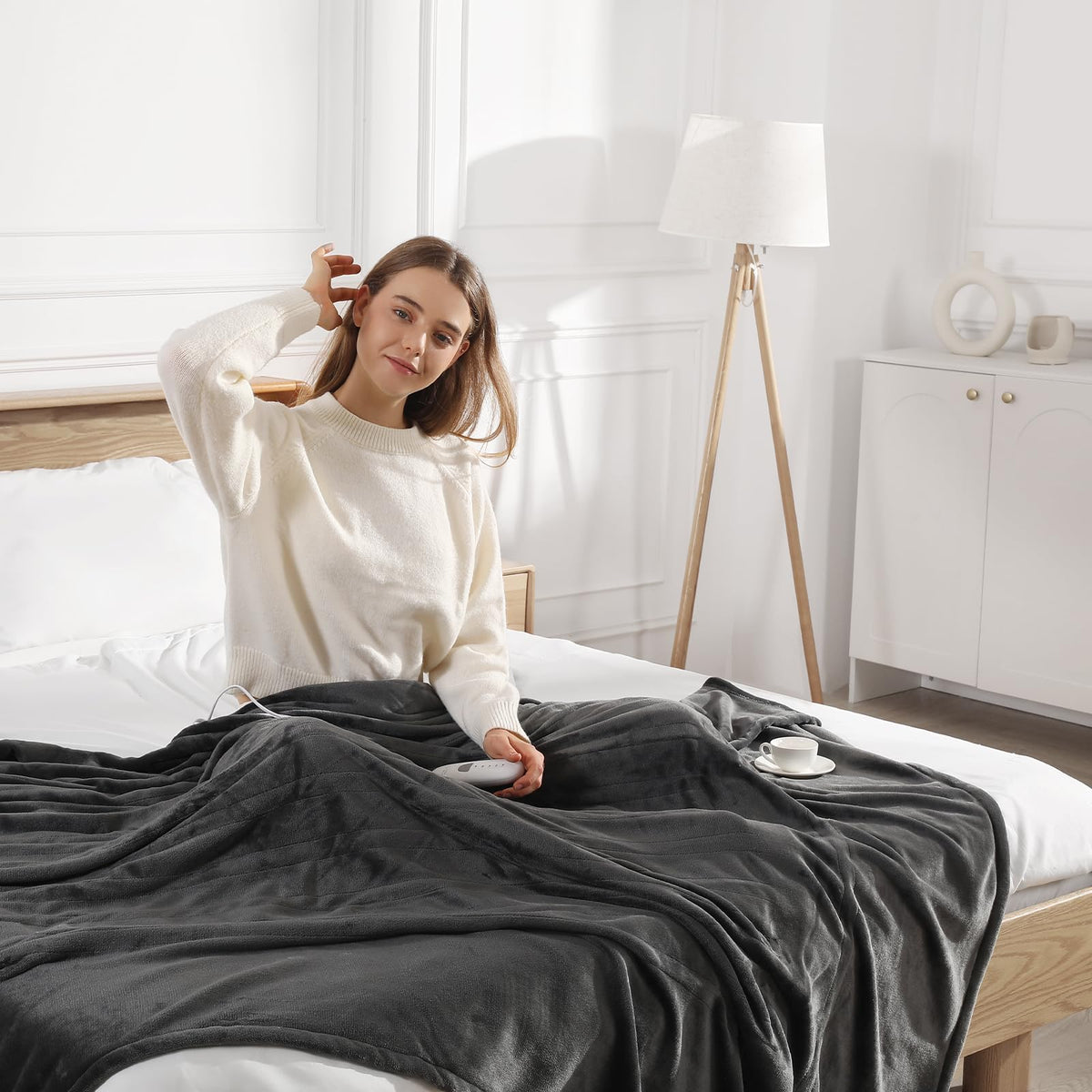 Molatink queen-size blanket is machine-washable for easy cleaning.