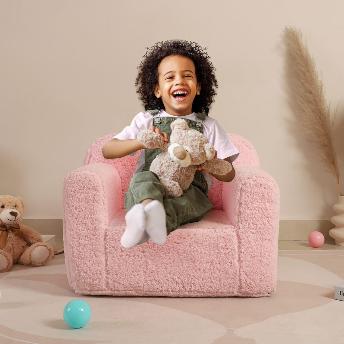 MOMCAYWEX sherpa chair with removable cover in pink, machine washable convenience.