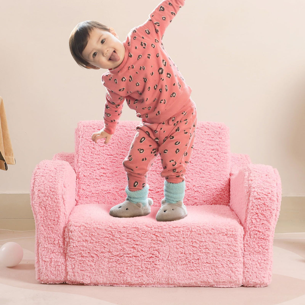 MOMCAYWEX Kids Sofa machine-washable cover, effortless cleanup after adventures.