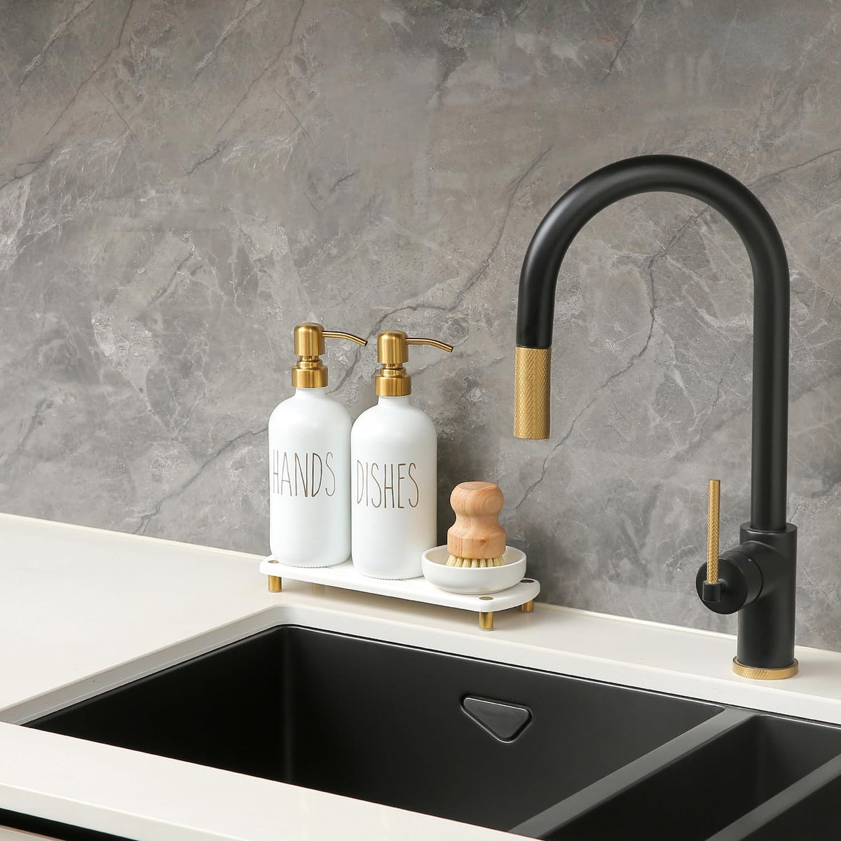 MOMEEMO Gold dish brush delivers thorough scrubbing with a comfortable grip.