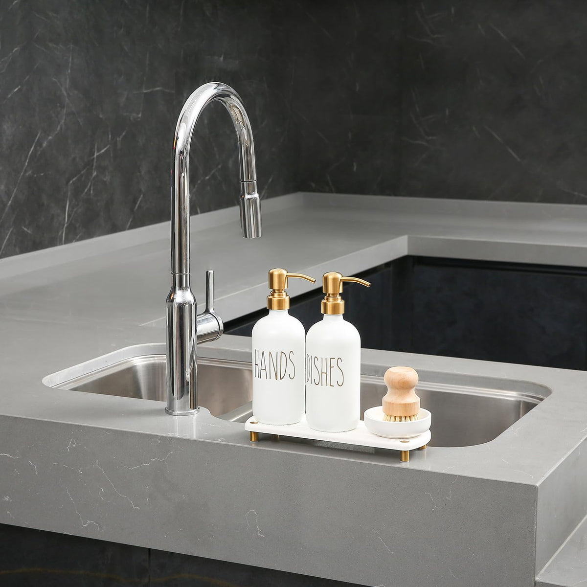 MOMEEMO Gold instant dry tray speeds air drying on countertops.