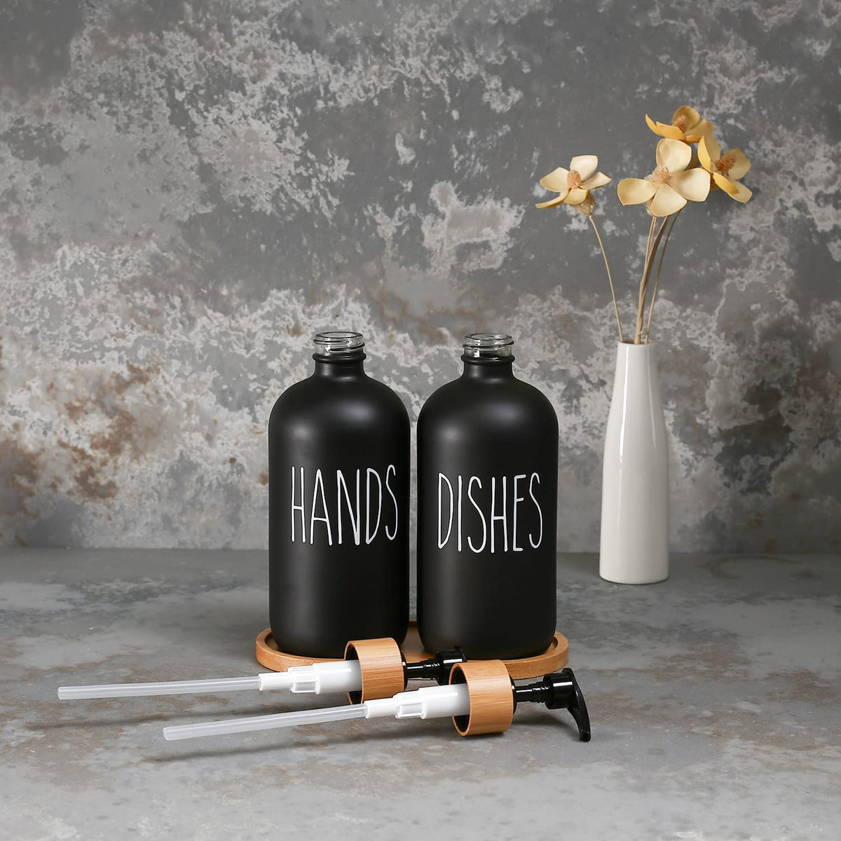 MOMEEMO hands and dishes label closeup helps prevent mixups while cleaning.