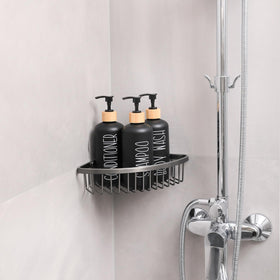 MOMEEMO refillable bottles sit neatly in the kit, reducing breakage risk