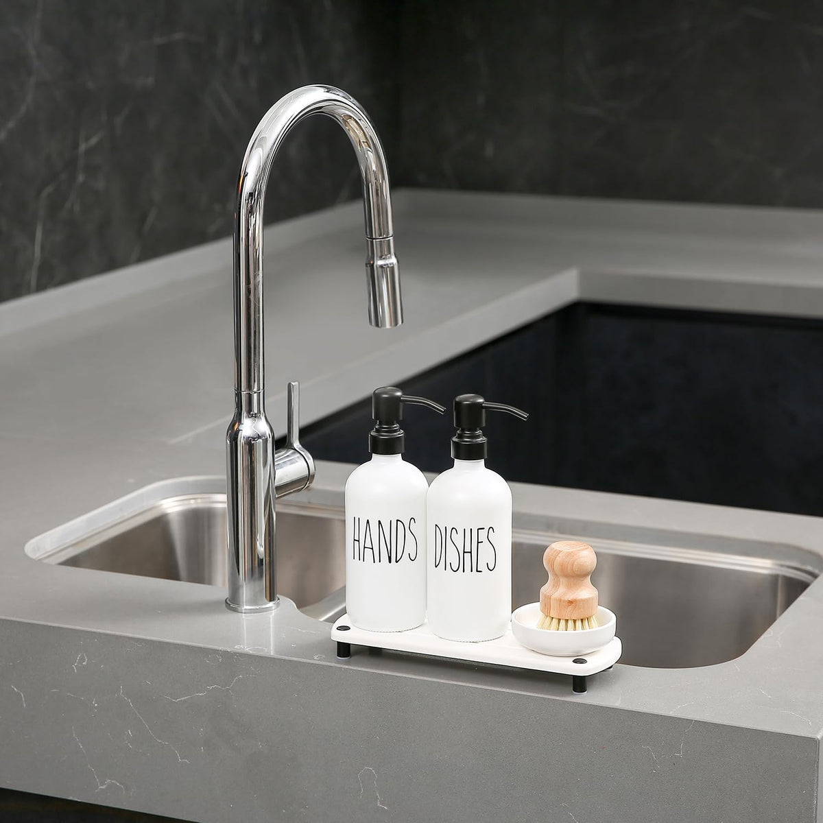 MOMEEMO stone drying tray blends texture with clean farmhouse style.