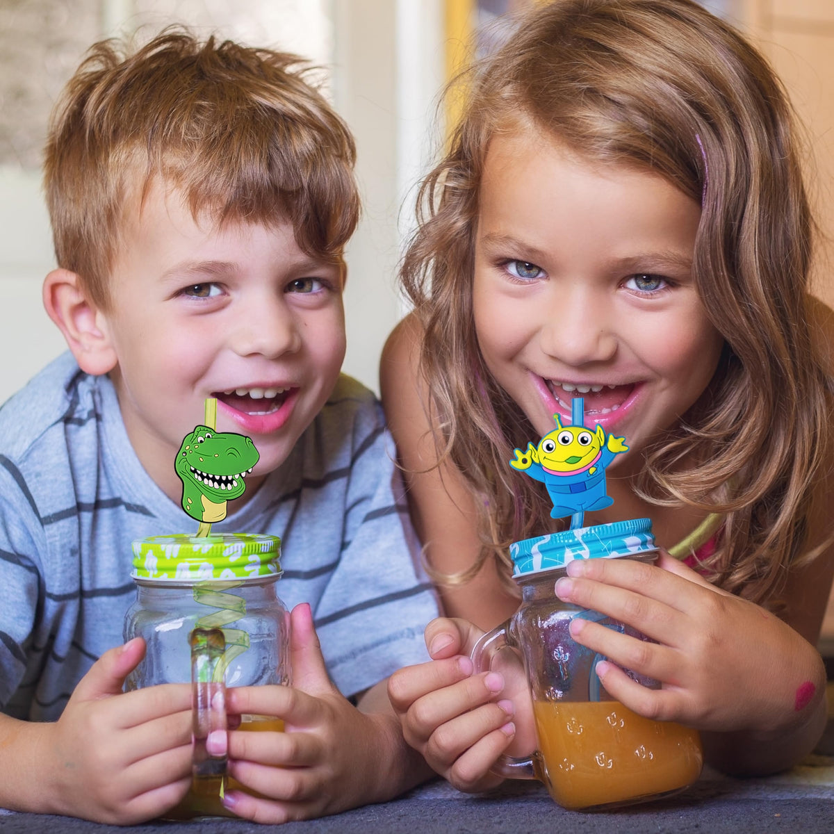 Momkutei colorful straws elevate drinks and help guests sip in style.