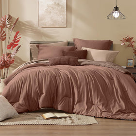 Monbix California King comforter highlights cloud-like loft for year-round softness.
