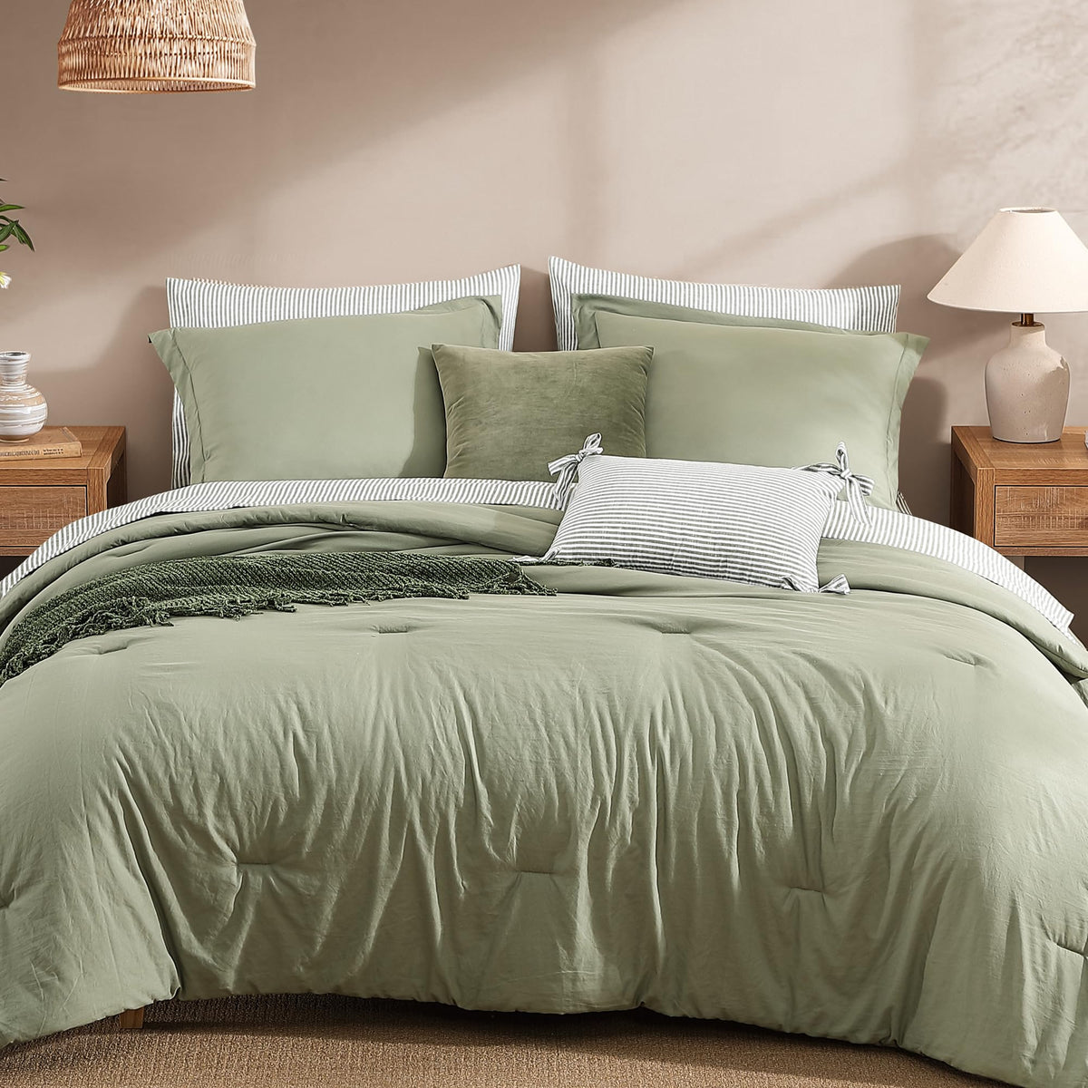 Monbix Queen Comforter Set – comforter close-up shows plush texture for all-season warmth.