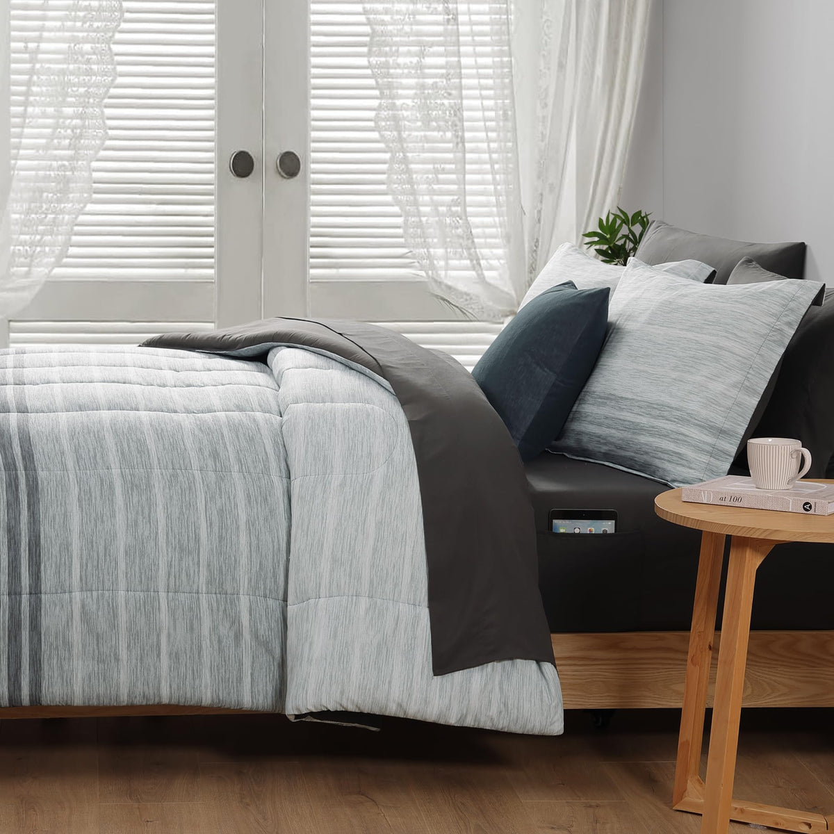 Monbix Queen fitted sheet provides secure fit and easy care