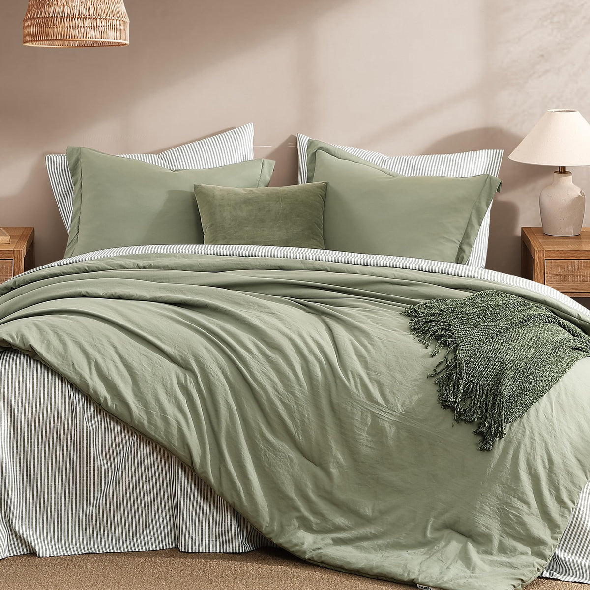 Monbix Queen Flat Sheet 90x102 demonstrates smooth surface ideal for crisp sleep.