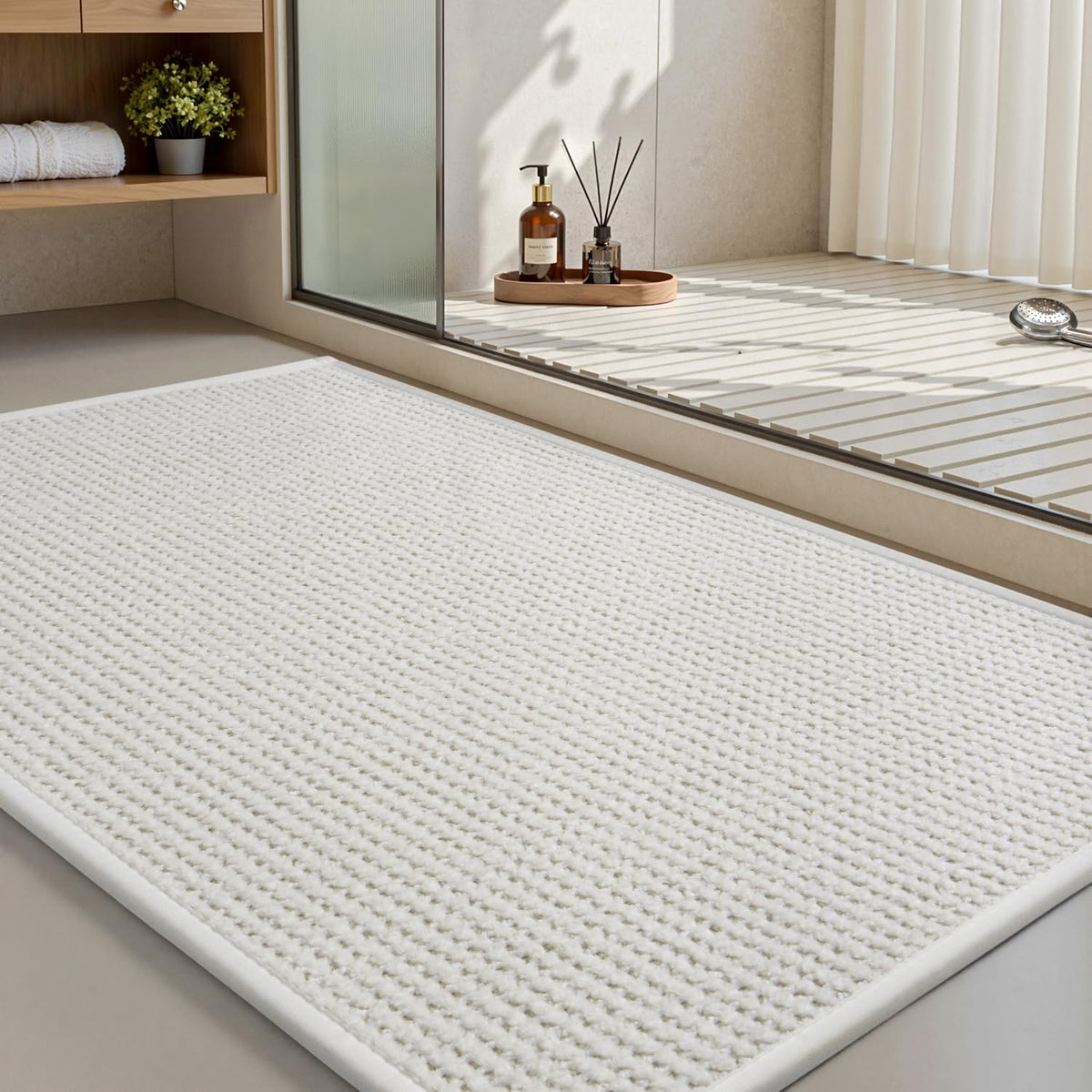 MontVoo chenille absorbent bath mat close-up highlighting plush fibers for quick moisture pickup