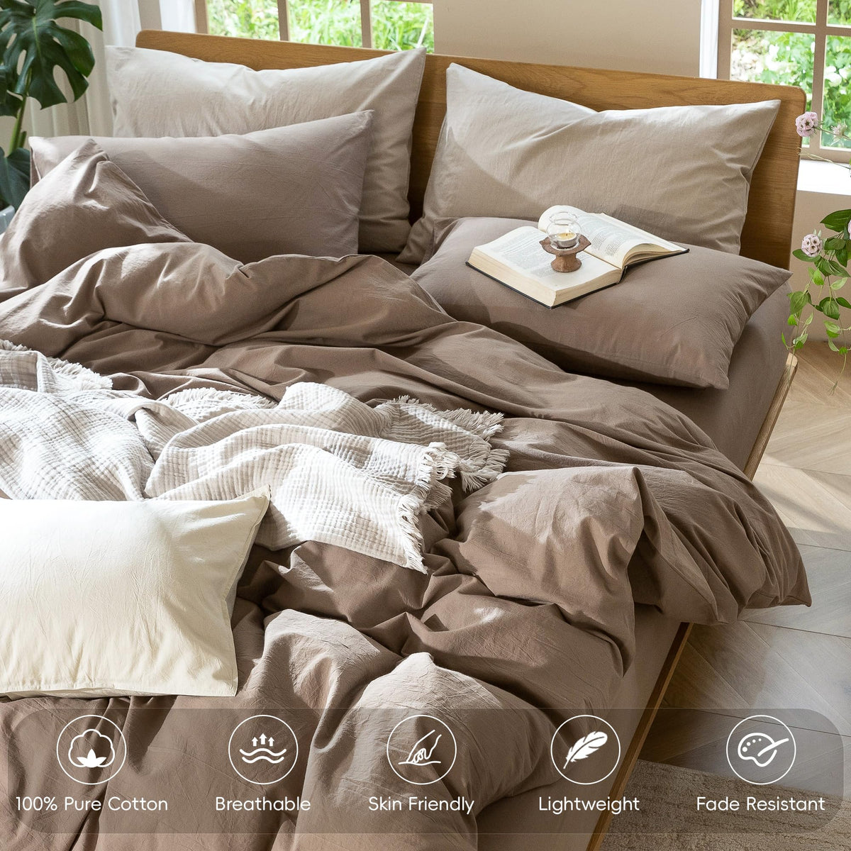 Hidden zipper detail on MooMee duvet cover.