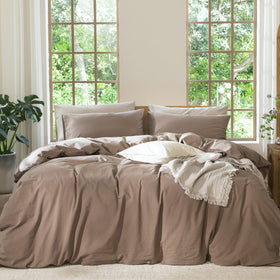 MooMee duvet cover in brown with linen-like texture for a crisp bed.