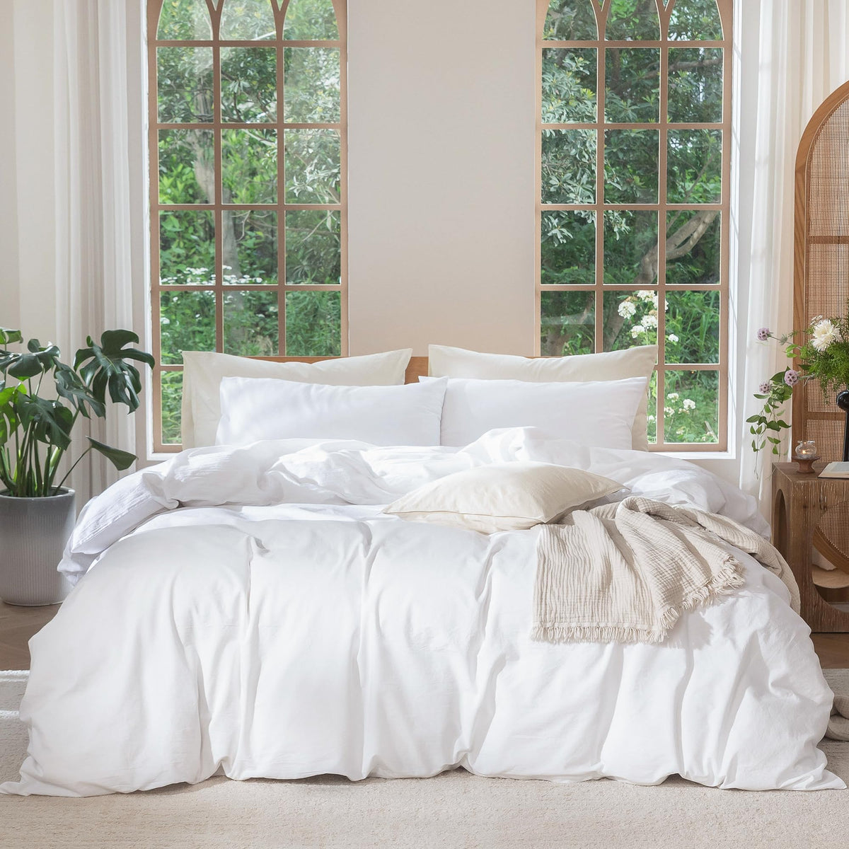 MooMee duvet cover in bright white for king bed shows breathable comfort