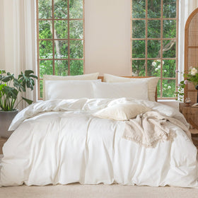 MooMee duvet cover off-white texture close-up highlights breathable cotton feel