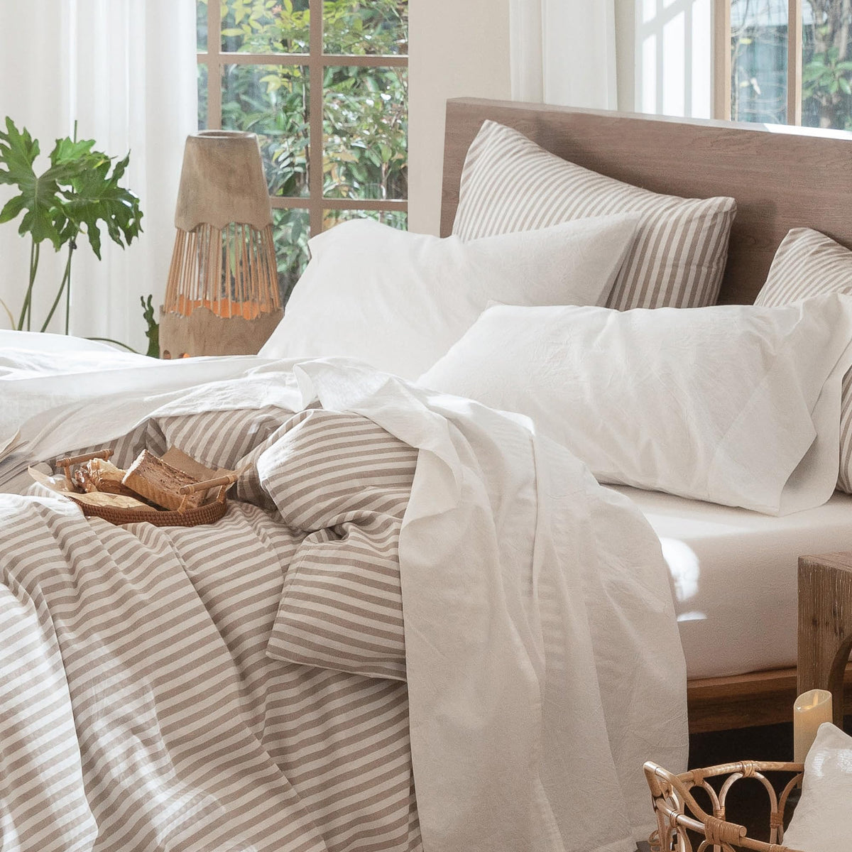 MooMee flat sheet in off-white with linen-like texture for breathable nights