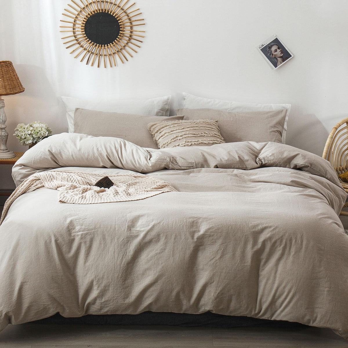 MooMee duvet cover with hidden zip closure keeps the top secure and neat.