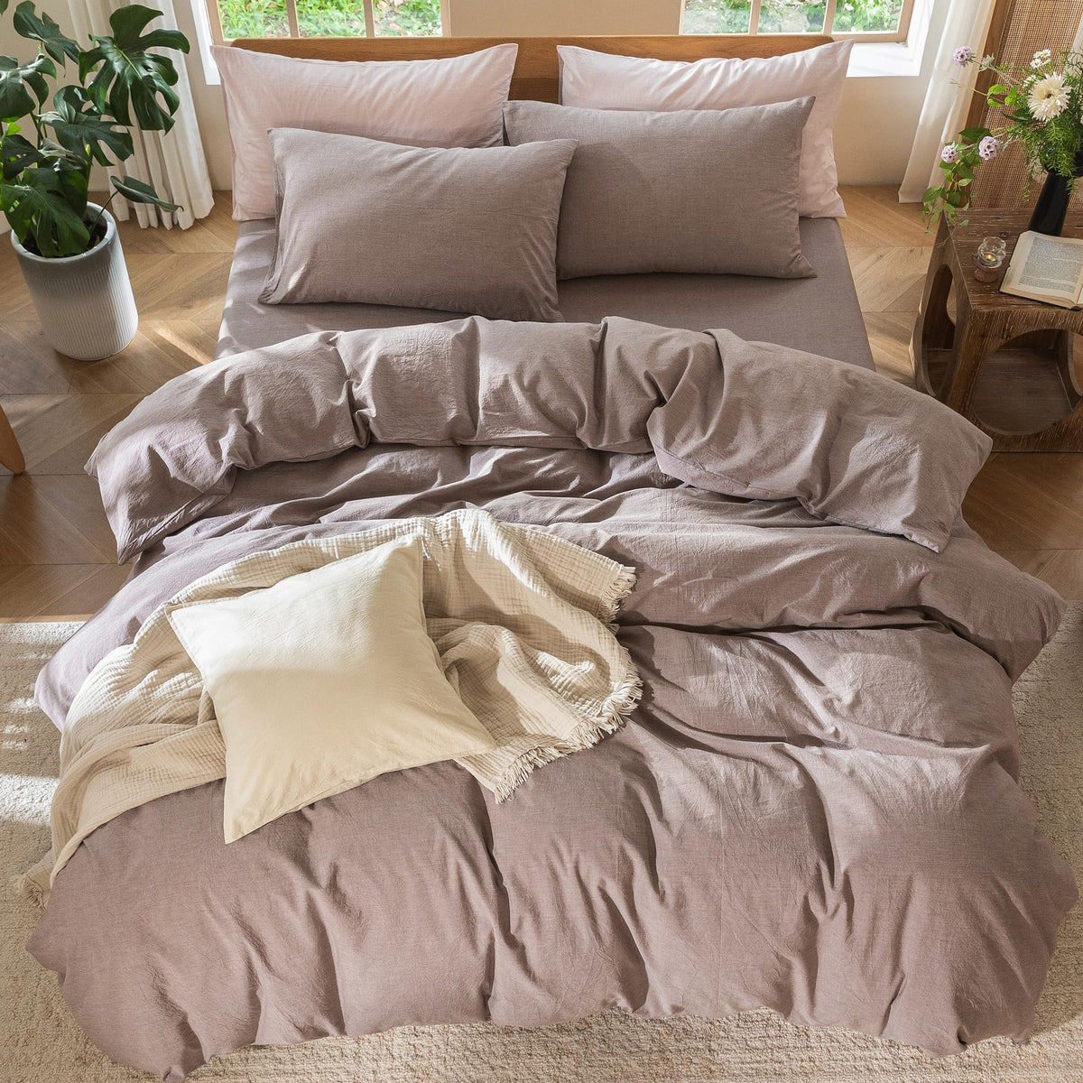 MooMee interior corner ties keep the duvet insert in place.