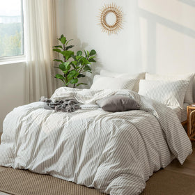 MooMee interior corner ties close-up for duvet stability