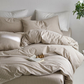 MooMee interior corner ties keep the duvet in place during sleep