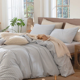 MooMee king-size duvet cover 104x90 fits larger beds securely.