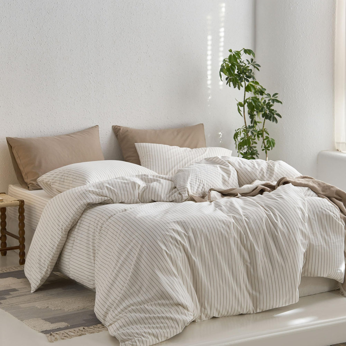 MooMee queen duvet cover with hidden zip and interior ties; keeps bedding neatly in place.
