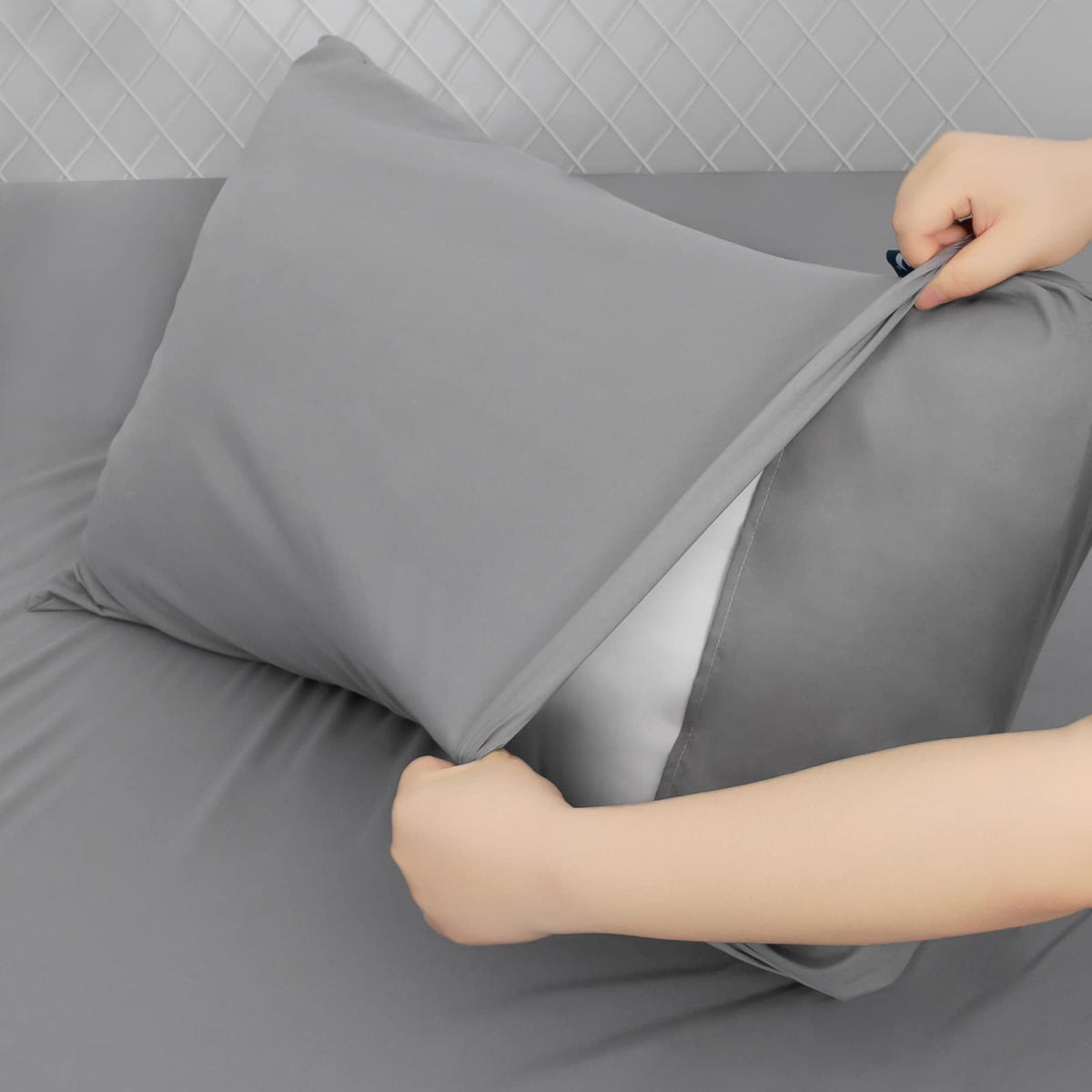 Moonsea moisture-wicking microfiber fabric helps you stay cool all night.