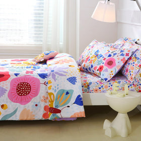 Mooreeke care-friendly bedding is machine washable for easy cleaning.