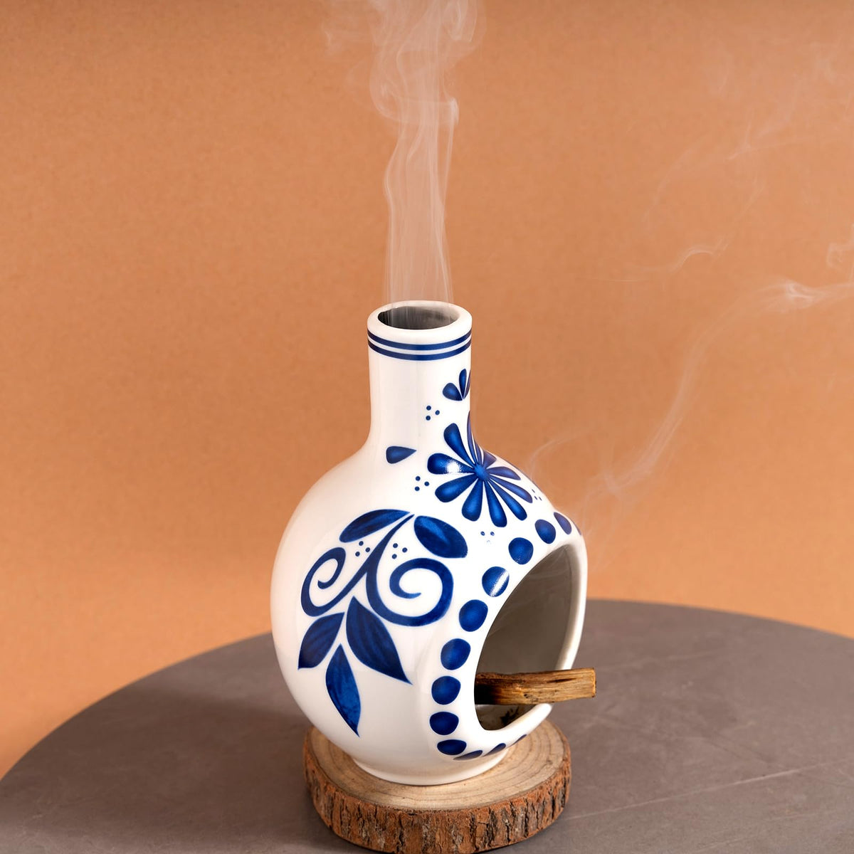 MOUGIGI ash catcher ensures easy cleanup after sessions
