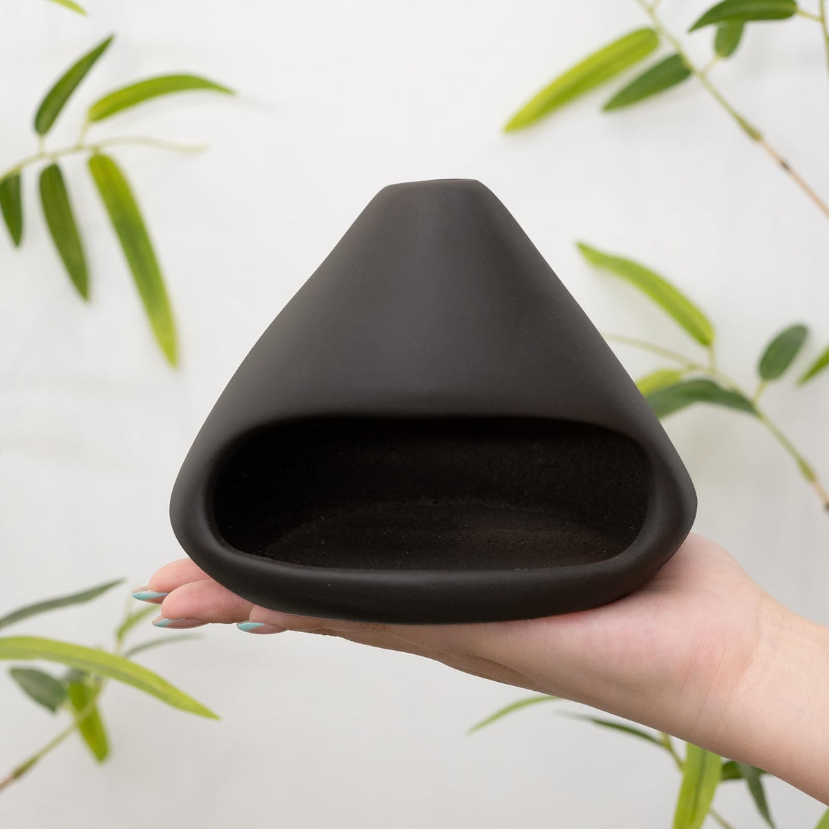 MOUGIGI ash-dish with polished surface ensures safe handling of incense.