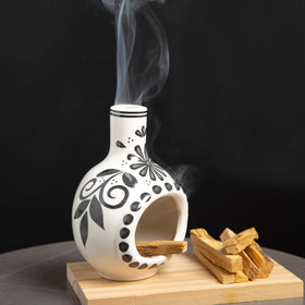 MOUGIGI ceramic Palo Santo holder with compact size fits small spaces.