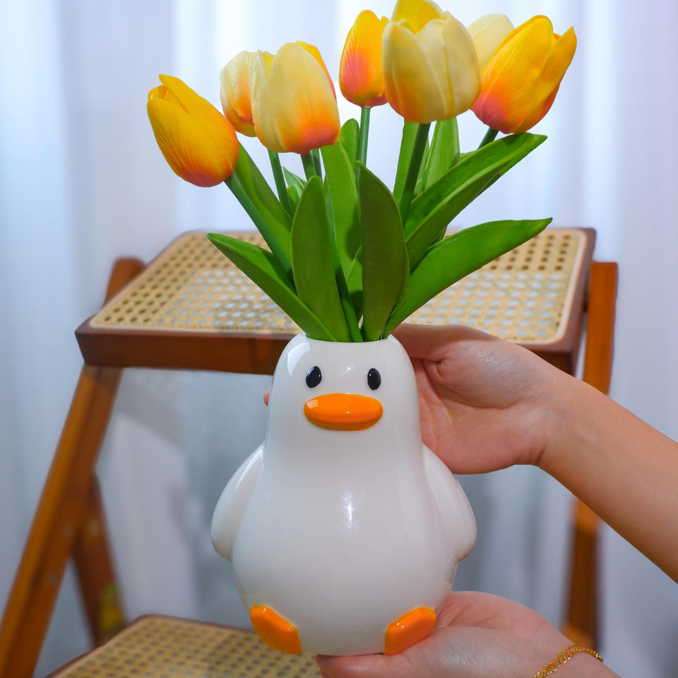 MOUGIGI duck vase opening for delicate flowers in a compact display.