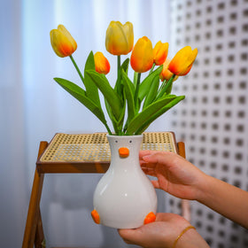 MOUGIGI duck vase holds small stems or pens for versatile decor.