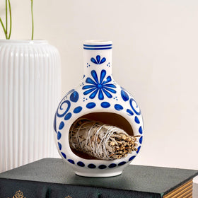 MOUGIGI Jingdezhen craftsmanship shown in artisan work
