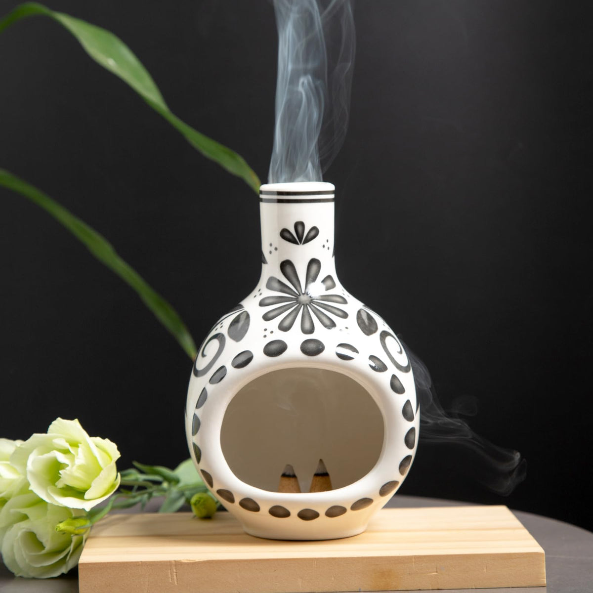 MOUGIGI Palo Santo holder safely catches ash for easy cleaning.