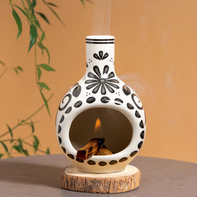 MOUGIGI Palo Santo holder ceramic design showcases craftsmanship for serene meditation spaces.
