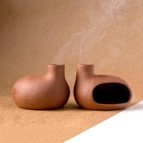 MOUGIGI Palo Santo Holder supports versatile rituals with Palo Santo, sage sticks, and cones.