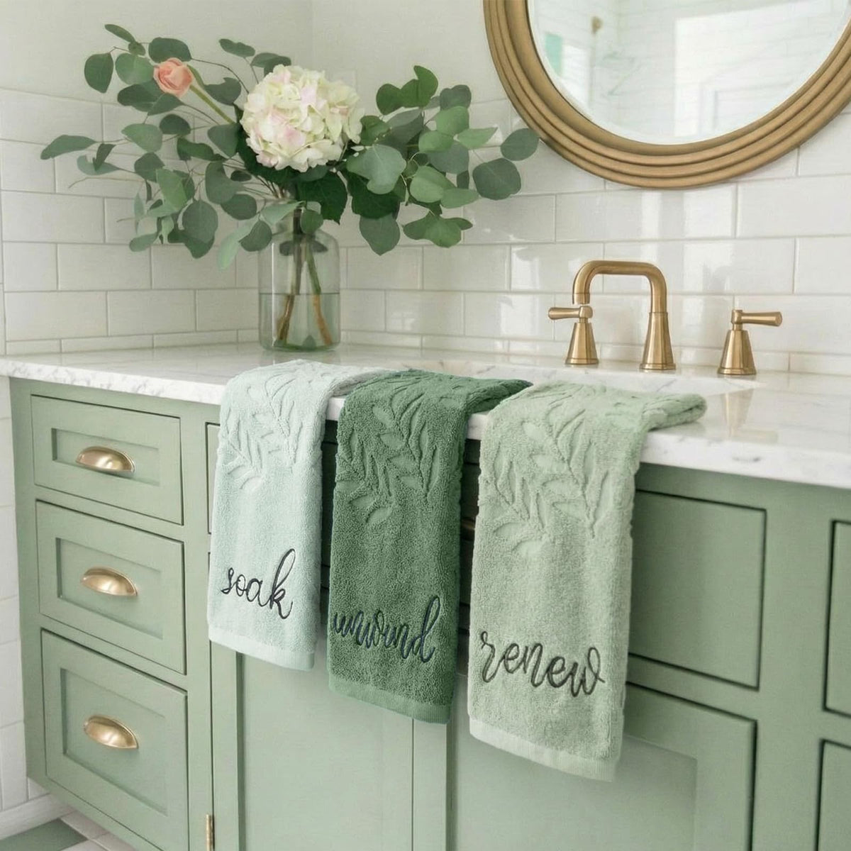 Moukeren towels suitable for kitchen and bathroom use with durable cotton.