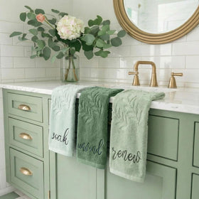 Moukeren towels suitable for kitchen and bathroom use with durable cotton.