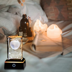 Movdyka gift packaging exudes elegance, turning a teacher gift into a refined surprise.