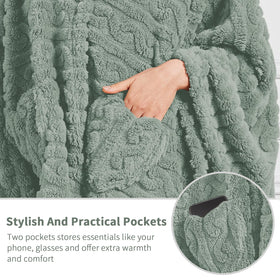 Mowkim sherpa fleece shawl with pockets keeps essentials close.