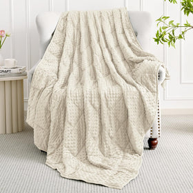 Close-up of the queen-size cover highlights durable, skin-friendly fabric and quality stitching.