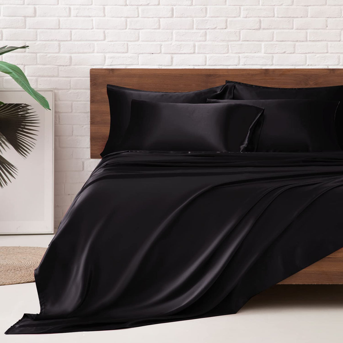 MR&HM satin queen flat sheet offers a smooth, cool sleep surface.