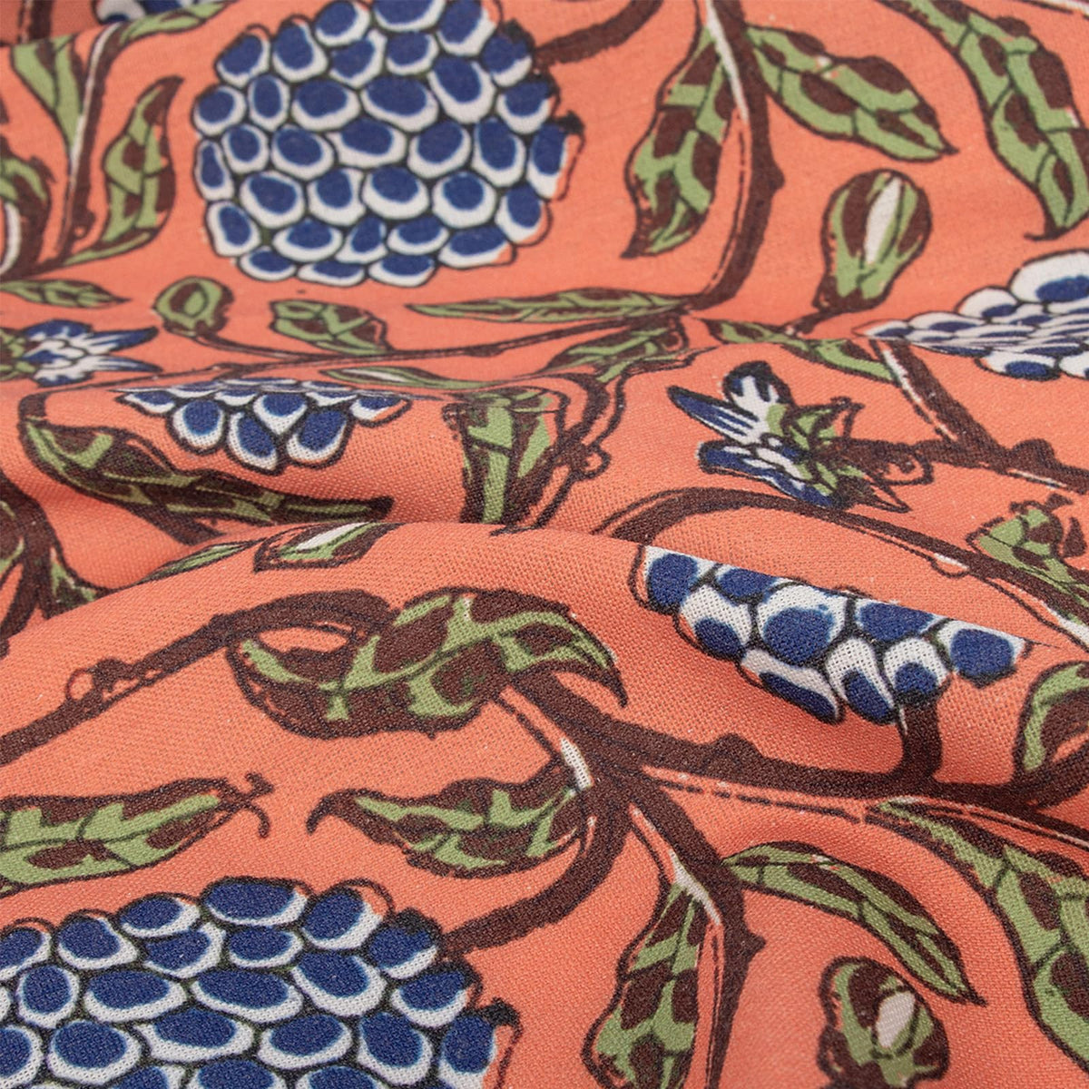 MUGINYU botanical coral block print enhances vintage ambiance.