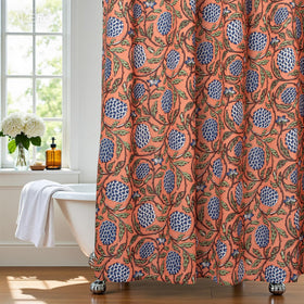 MUGINYU versatile curtain ideal for neutral-toned bathrooms.